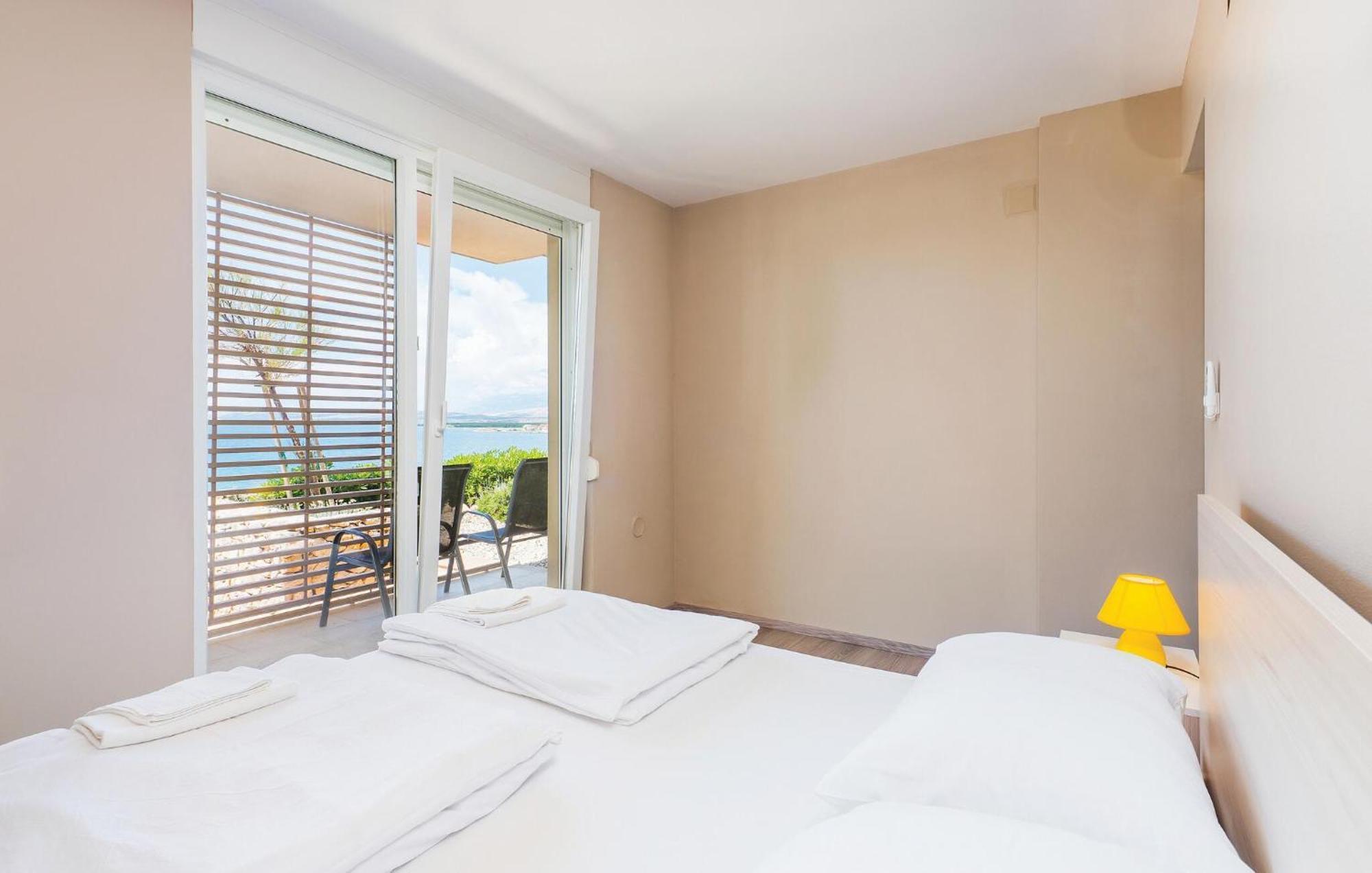 Pet Friendly Apartment In Povljana With Kitchen エクステリア 写真