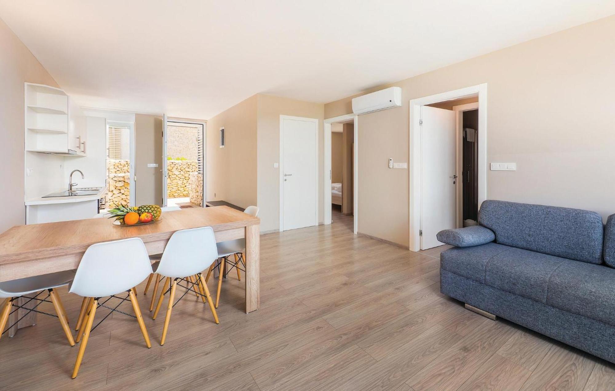 Pet Friendly Apartment In Povljana With Kitchen エクステリア 写真